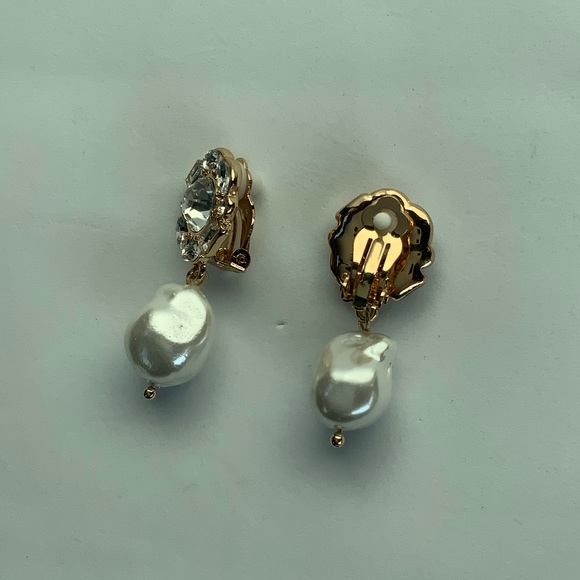 Nordstrom Cluster Imitation Pearl Clip-On Earrings - Picture 2 of 10